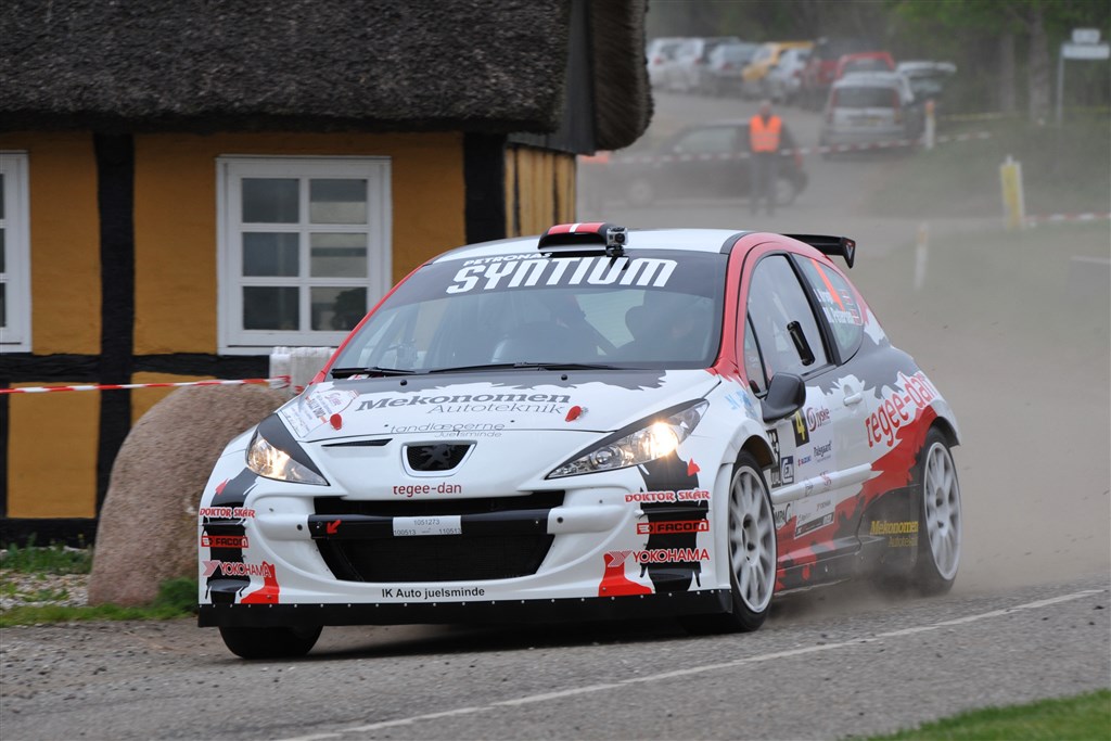 Ib Kragh og Mie Petersen har en firepoints føring i 4WD-divisionen forud for lørdagens Danboring Rally.